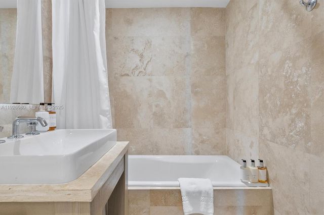 102 24th St 1413, Miami Beach, FL 33139