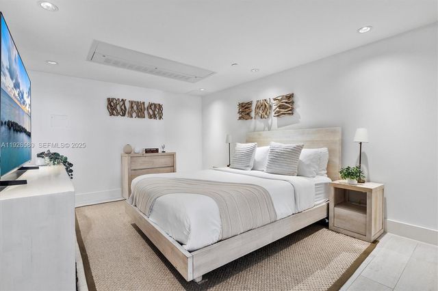 102 24th St 1413, Miami Beach, FL 33139