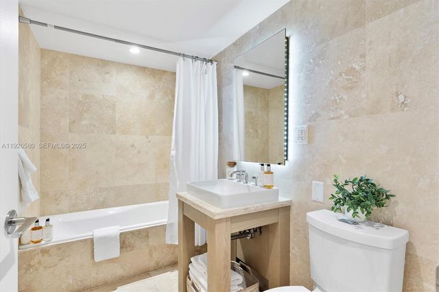 102 24th St 1413, Miami Beach, FL 33139