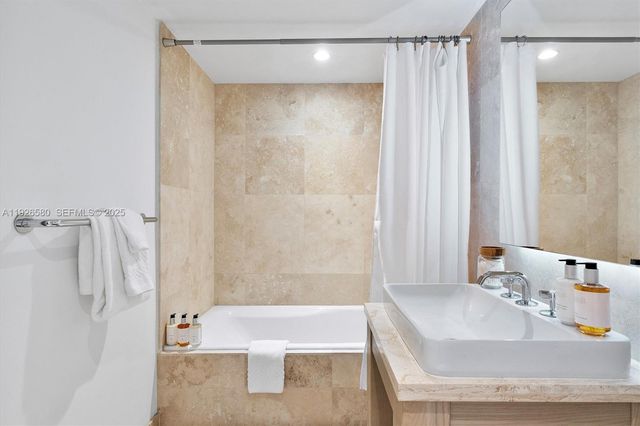 102 24th St 1413, Miami Beach, FL 33139