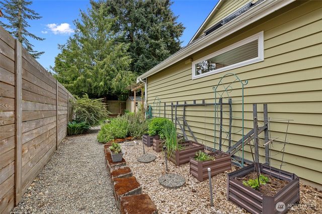 20111 Dayton Avenue N, Shoreline, WA 98133