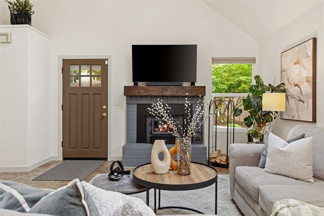 20111 Dayton Avenue N, Shoreline, WA 98133