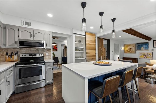 11716 W 101st Street, Overland Park, KS 66214