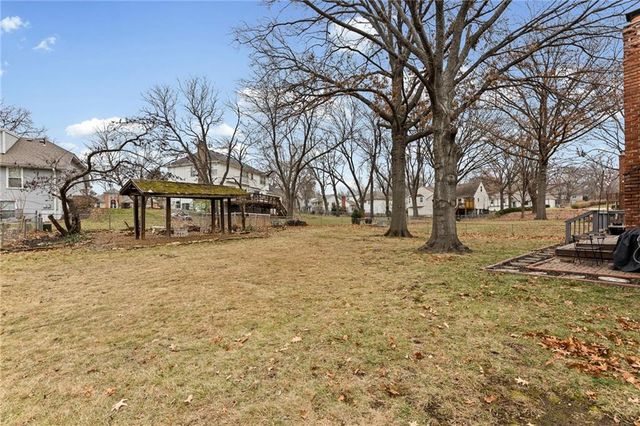 11716 W 101st Street, Overland Park, KS 66214