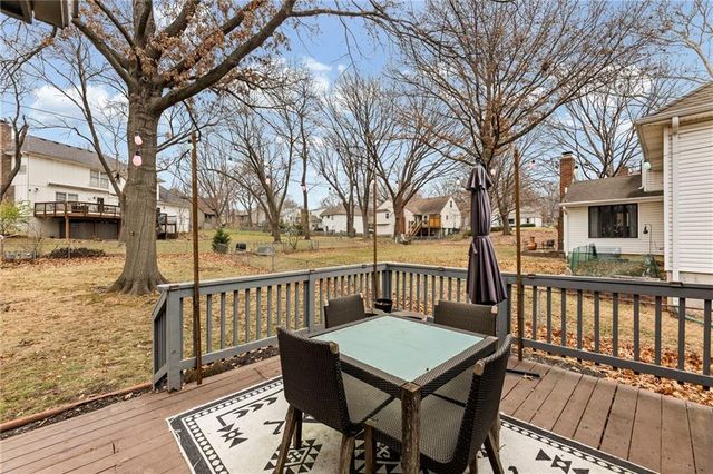 11716 W 101st Street, Overland Park, KS 66214