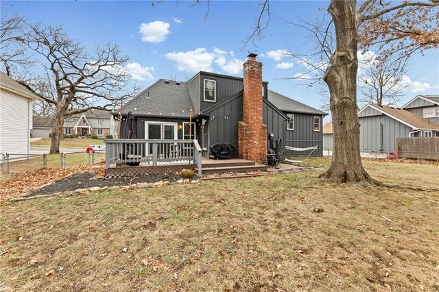 11716 W 101st Street, Overland Park, KS 66214