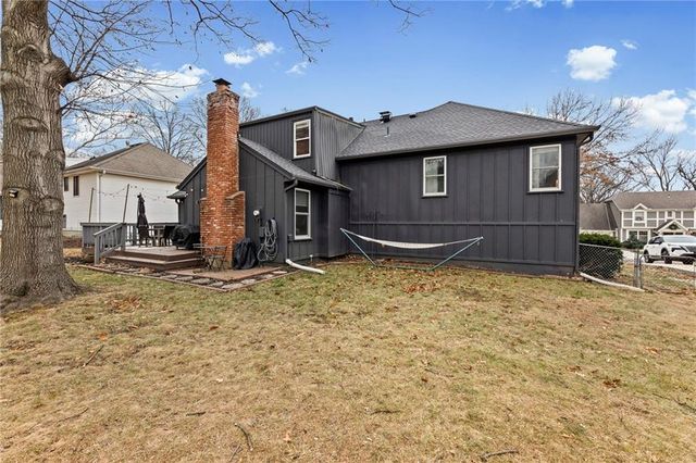 11716 W 101st Street, Overland Park, KS 66214