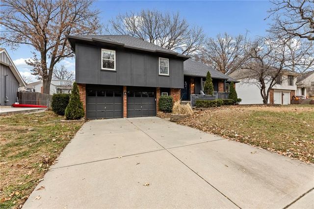 11716 W 101st Street, Overland Park, KS 66214