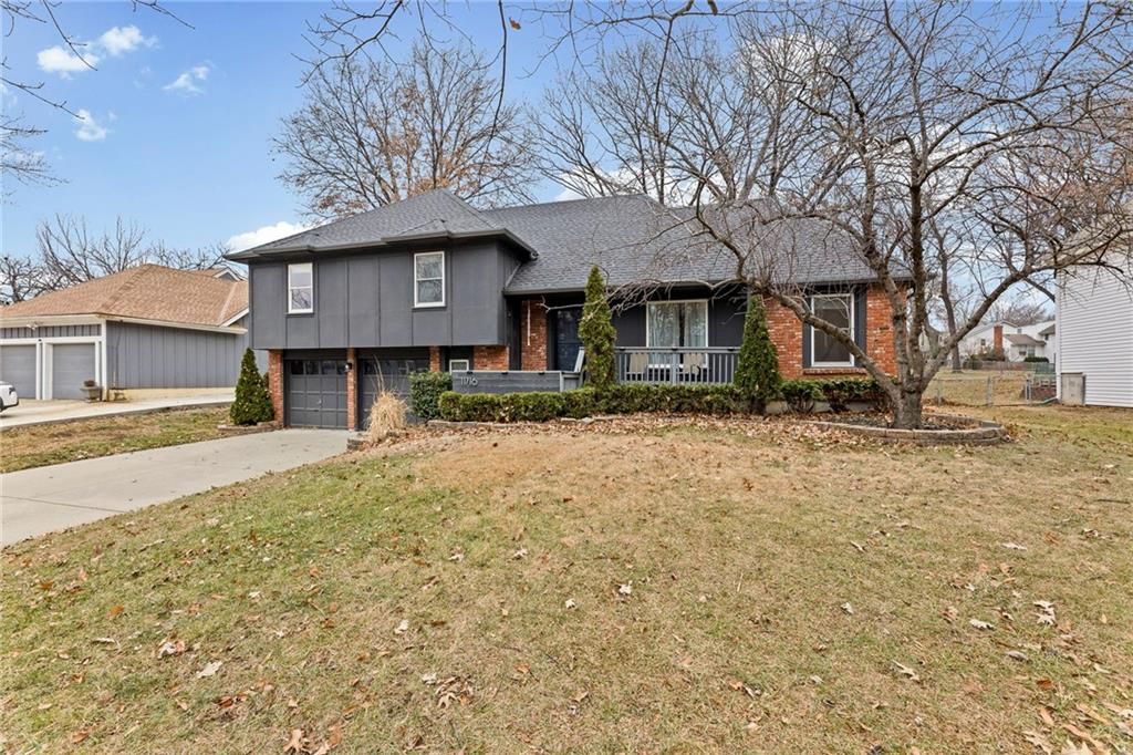 11716 W 101st Street, Overland Park, KS 66214