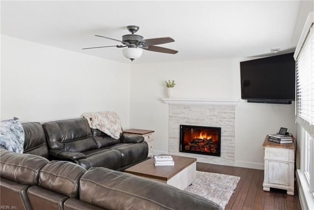 956 N Haven CIR, Chesapeake, VA 23322