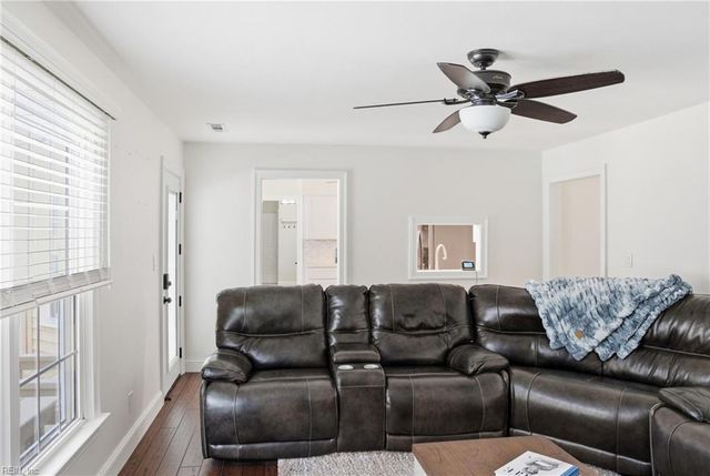 956 N Haven CIR, Chesapeake, VA 23322