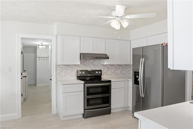 956 N Haven CIR, Chesapeake, VA 23322