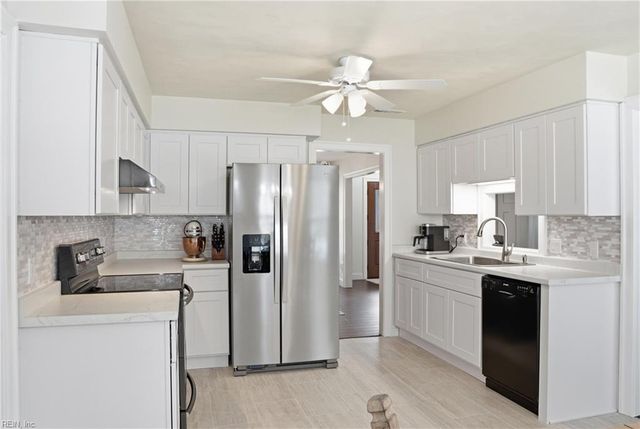 956 N Haven CIR, Chesapeake, VA 23322