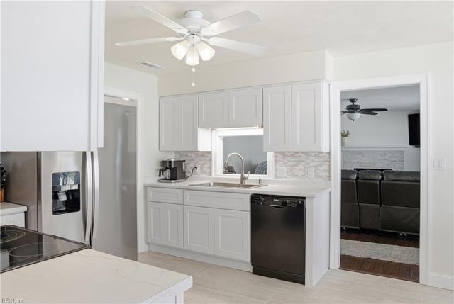 956 N Haven CIR, Chesapeake, VA 23322