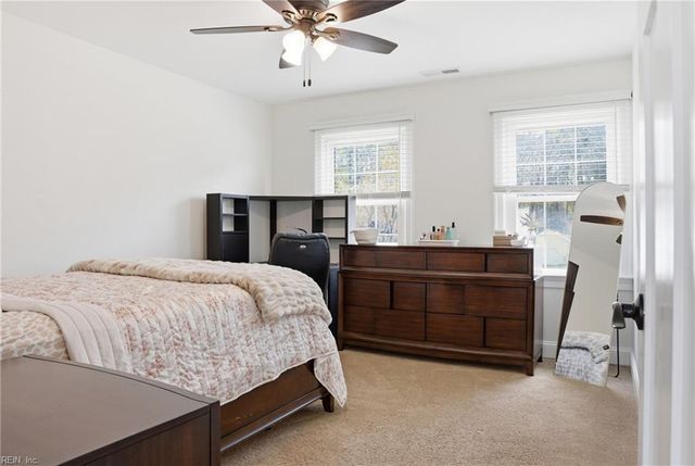 956 N Haven CIR, Chesapeake, VA 23322