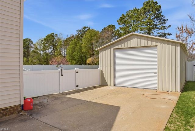 956 N Haven CIR, Chesapeake, VA 23322