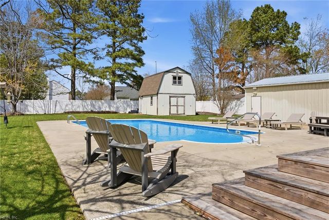 956 N Haven CIR, Chesapeake, VA 23322