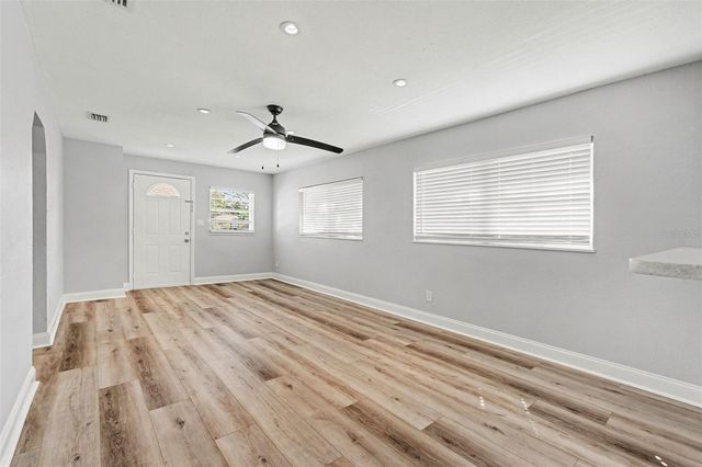 8902 EL PORTAL DRIVE, Tampa, FL 33604