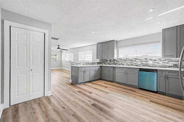 8902 EL PORTAL DRIVE, Tampa, FL 33604