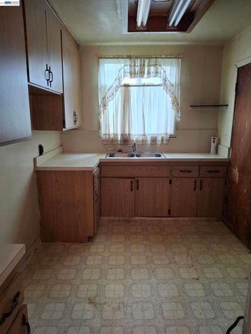800 S 45Th St, Richmond, CA 94804