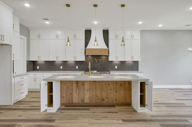 110 Bermuda Cir, Montgomery, TX 77356