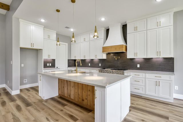 110 Bermuda Cir, Montgomery, TX 77356