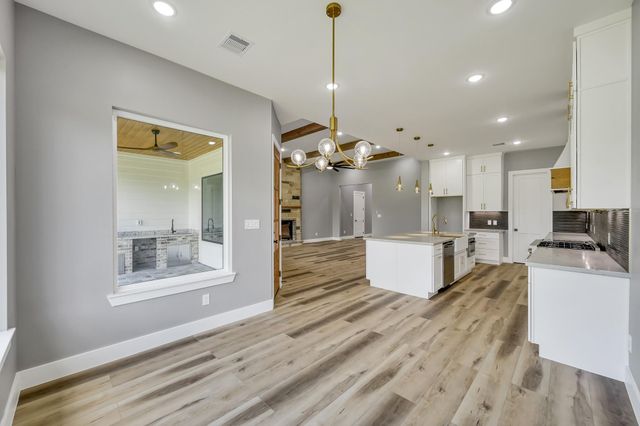 110 Bermuda Cir, Montgomery, TX 77356