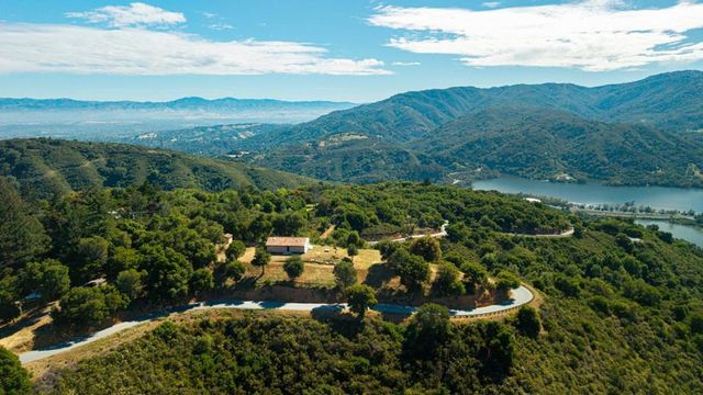 19375 Montevina Road, Los Gatos, CA 95033