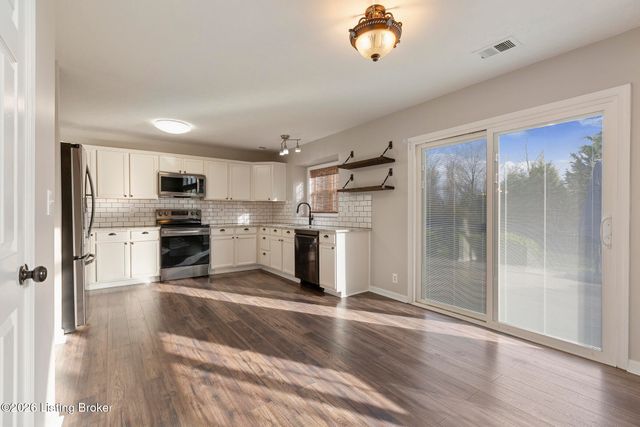 15716 Beckley Hills Dr, Louisville, KY 40245