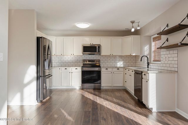 15716 Beckley Hills Dr, Louisville, KY 40245