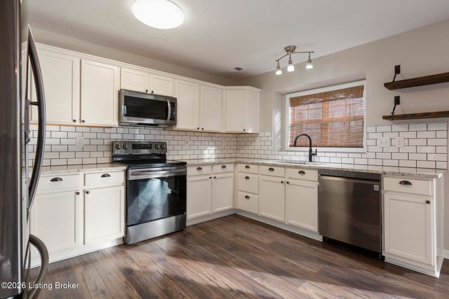 15716 Beckley Hills Dr, Louisville, KY 40245