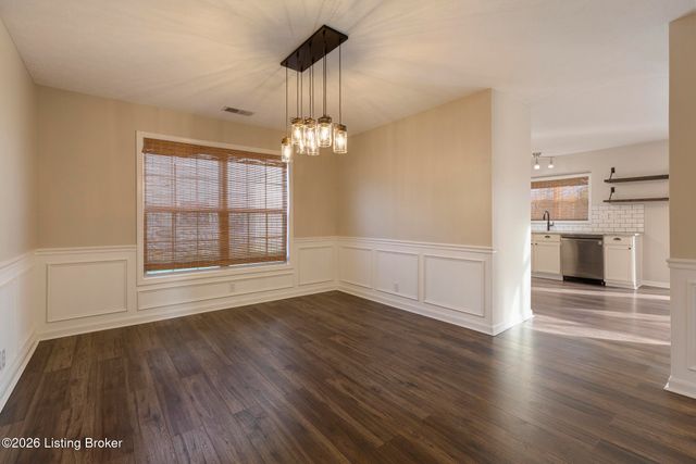 15716 Beckley Hills Dr, Louisville, KY 40245