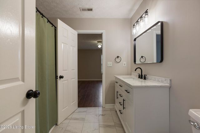 15716 Beckley Hills Dr, Louisville, KY 40245