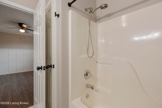 15716 Beckley Hills Dr, Louisville, KY 40245