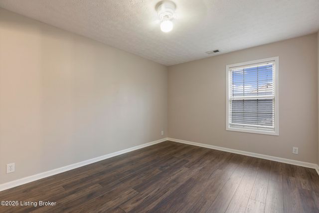 15716 Beckley Hills Dr, Louisville, KY 40245