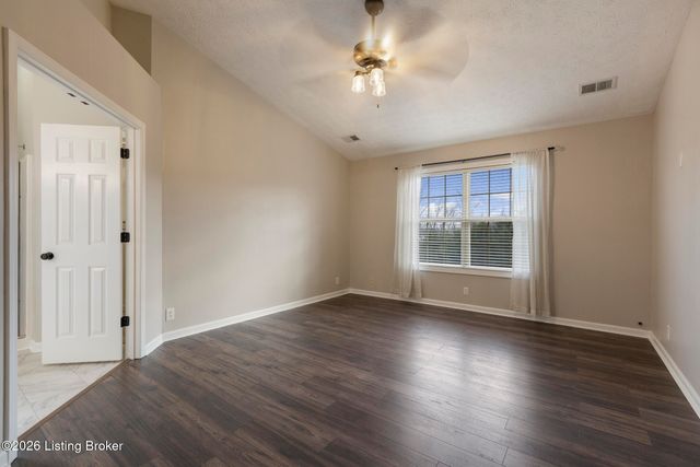 15716 Beckley Hills Dr, Louisville, KY 40245