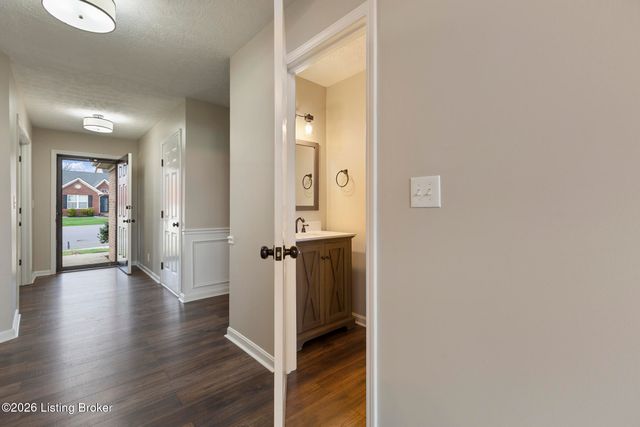 15716 Beckley Hills Dr, Louisville, KY 40245