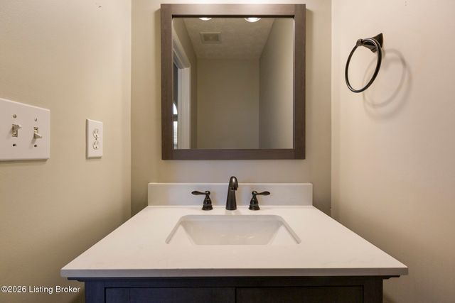 15716 Beckley Hills Dr, Louisville, KY 40245