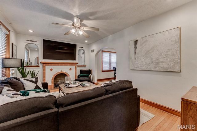 5727 Winona Avenue, St Louis, MO 63109
