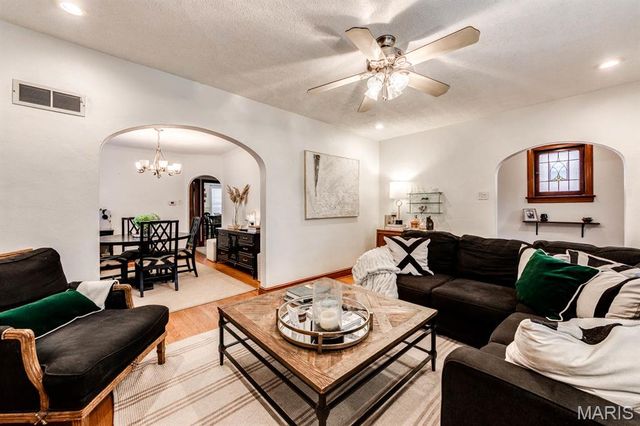 5727 Winona Avenue, St Louis, MO 63109