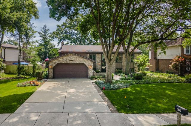 245 Montclare Lane, Wood Dale, IL 60191
