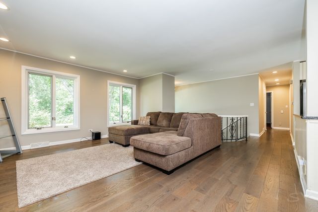 245 Montclare Lane, Wood Dale, IL 60191