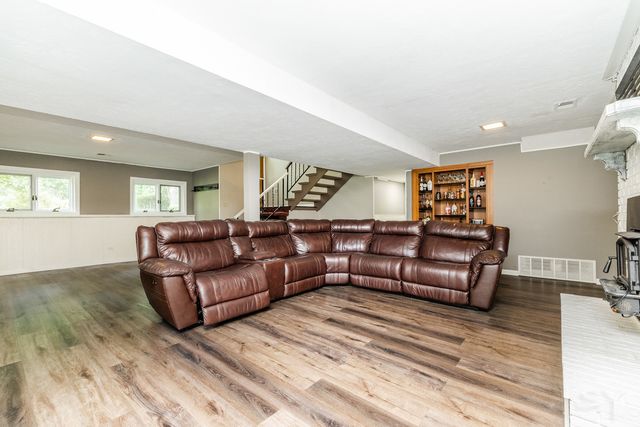 245 Montclare Lane, Wood Dale, IL 60191