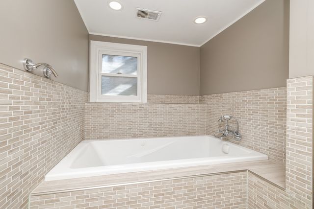 245 Montclare Lane, Wood Dale, IL 60191