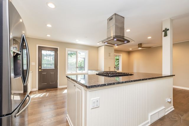 245 Montclare Lane, Wood Dale, IL 60191
