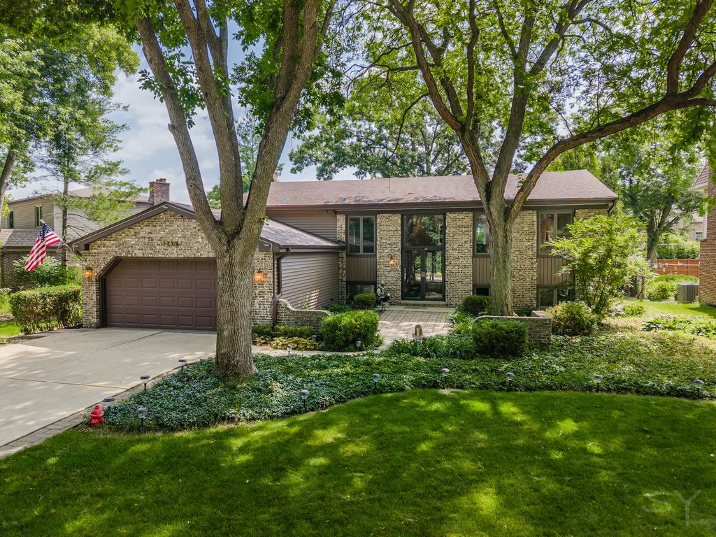 245 Montclare Lane, Wood Dale, IL 60191