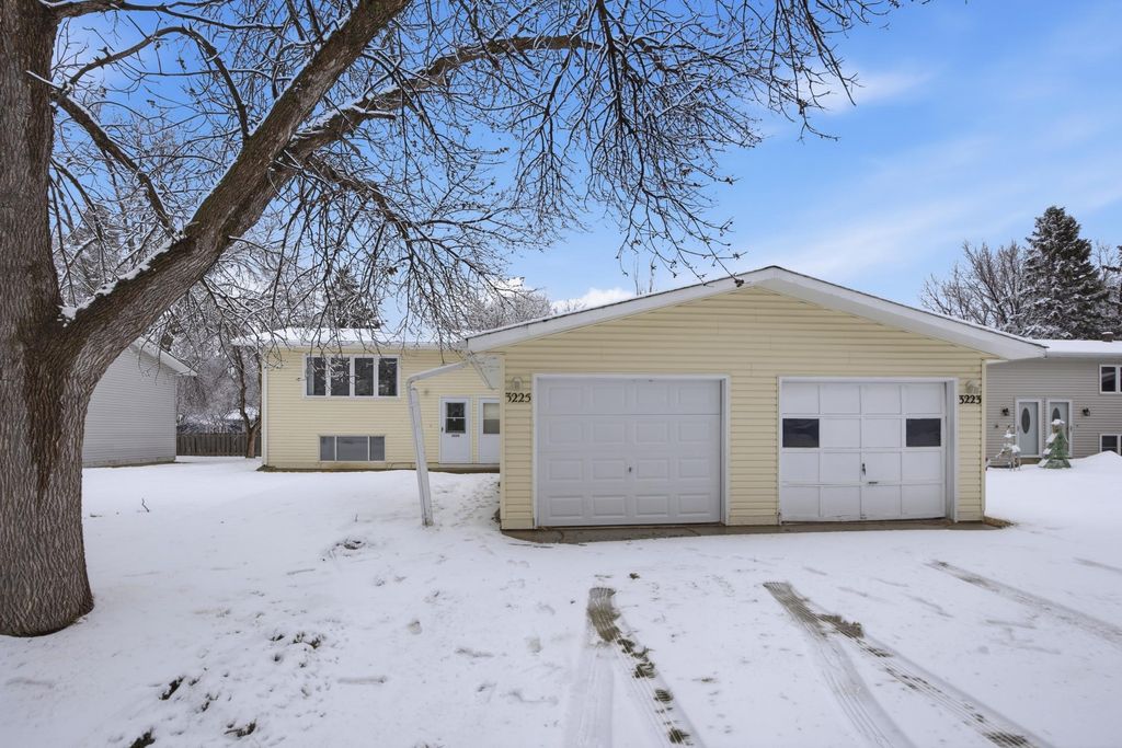 3223-3225 2nd Street N, Fargo, ND 58102