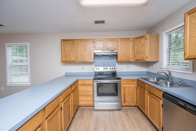 108 Round Table Lane, Goose Creek, SC 29445