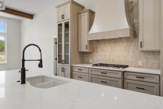 9 Linares Lane, Hot Springs Village, AR 71909