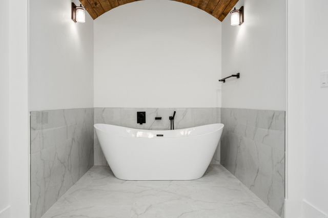 9 Linares Lane, Hot Springs Village, AR 71909